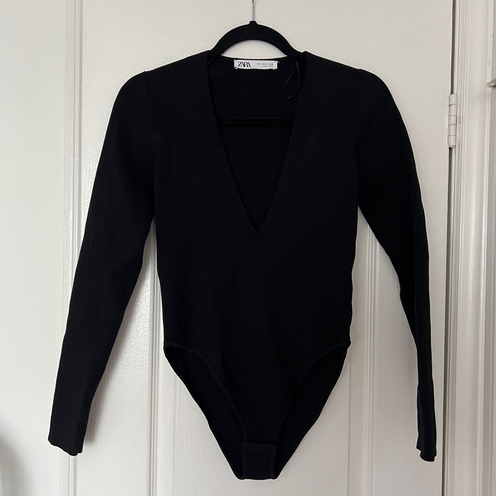 ZARA Black Deep V-Neck Ribbed Bodysuit - Chic & Versatile